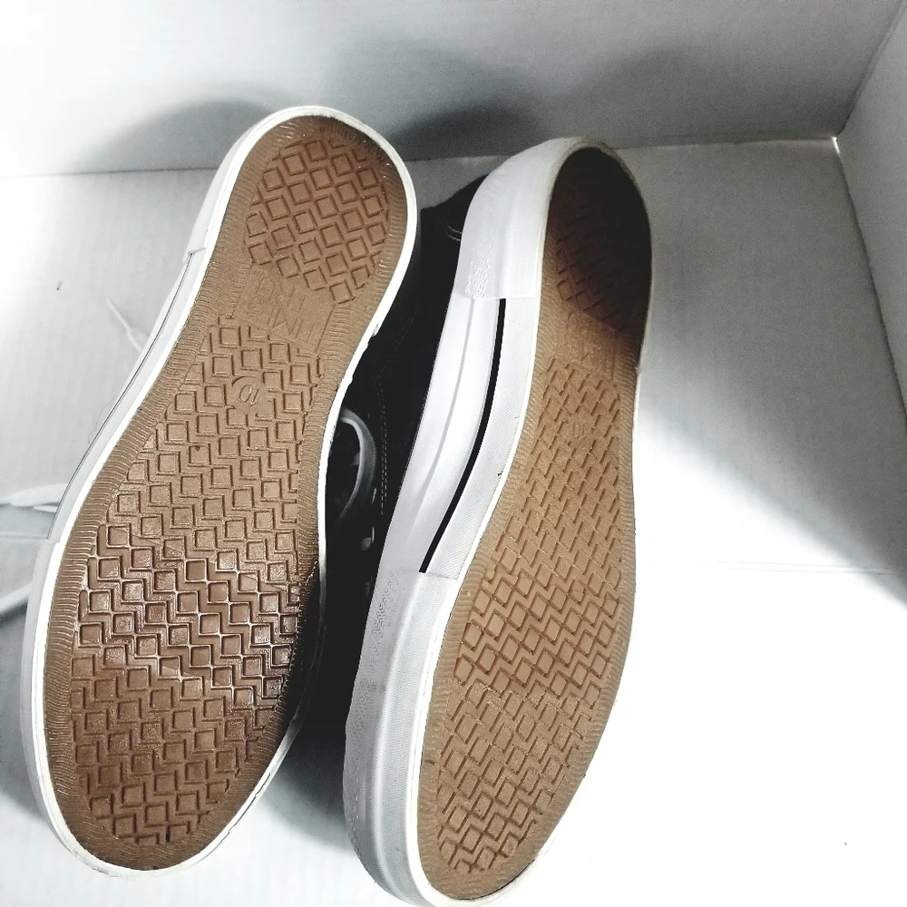 TIME & TRU CANVAS WOMEN'S PLATFORM MEMORY FOAM SHOE WITH A BLEACHED LOOK SIZE 10